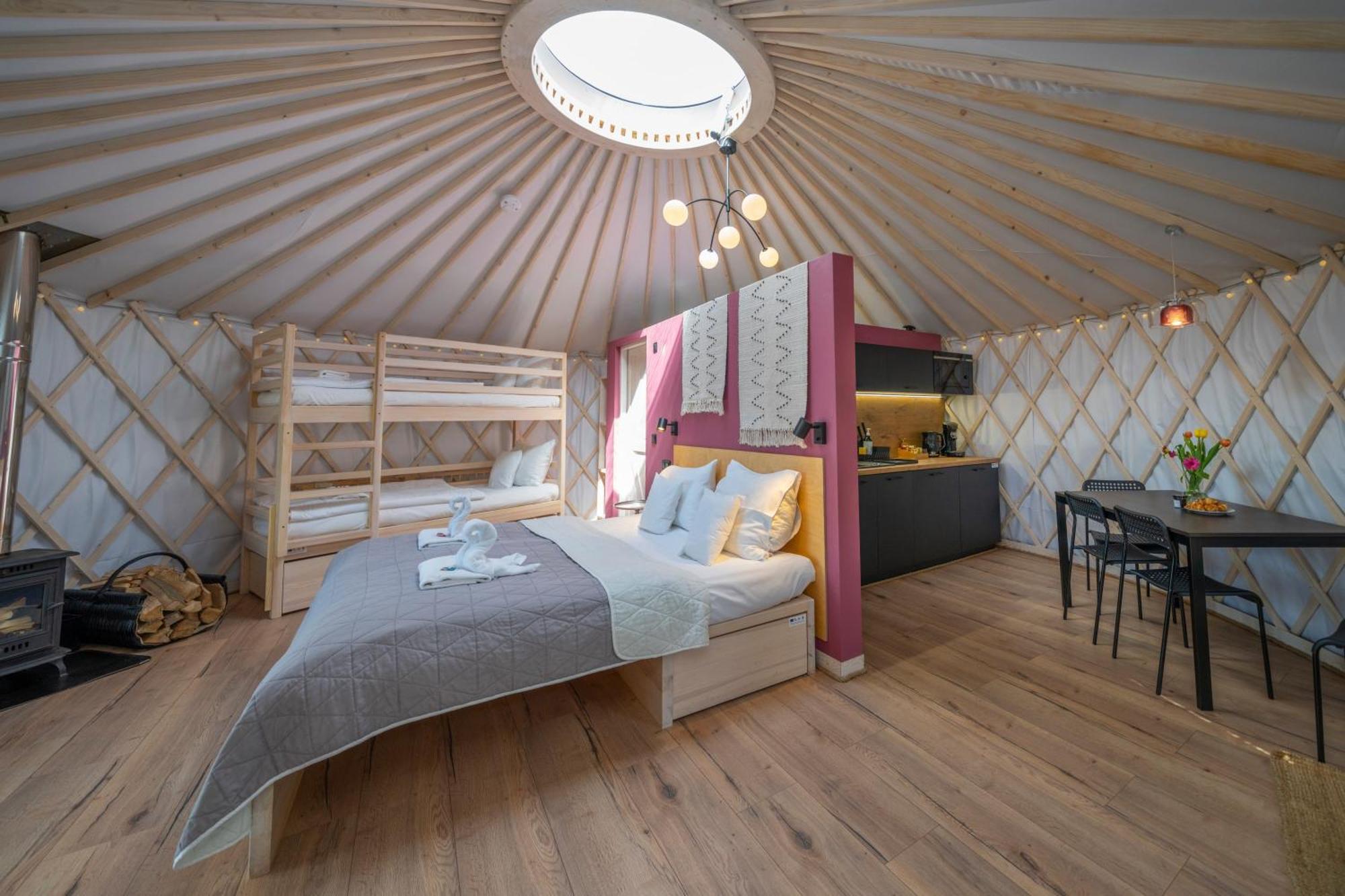 Dom W Domu - Izera Glamping Bed and Breakfast Gajowka  Værelse billede
