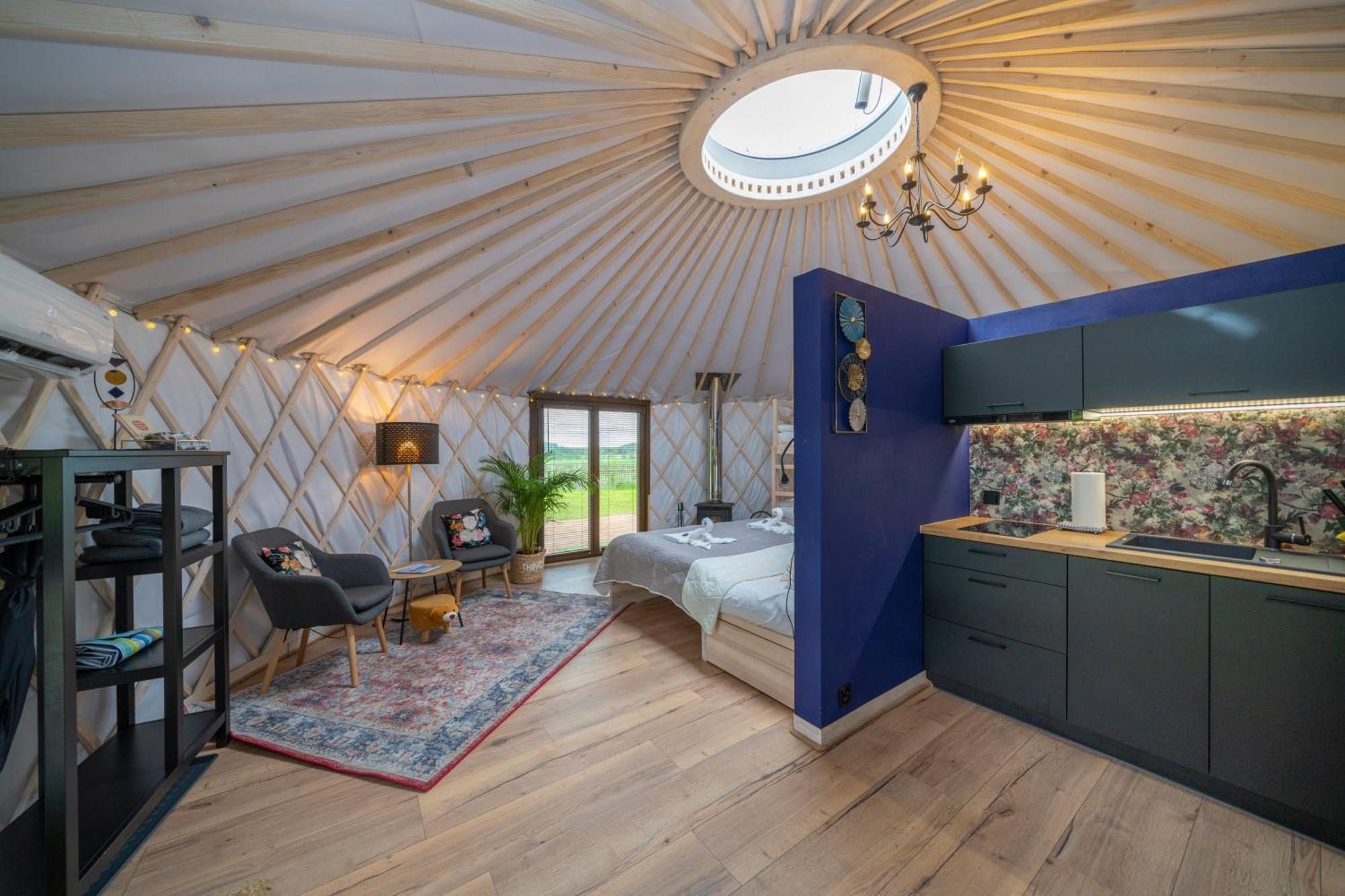 Dom W Domu - Izera Glamping Bed and Breakfast Gajowka  Værelse billede