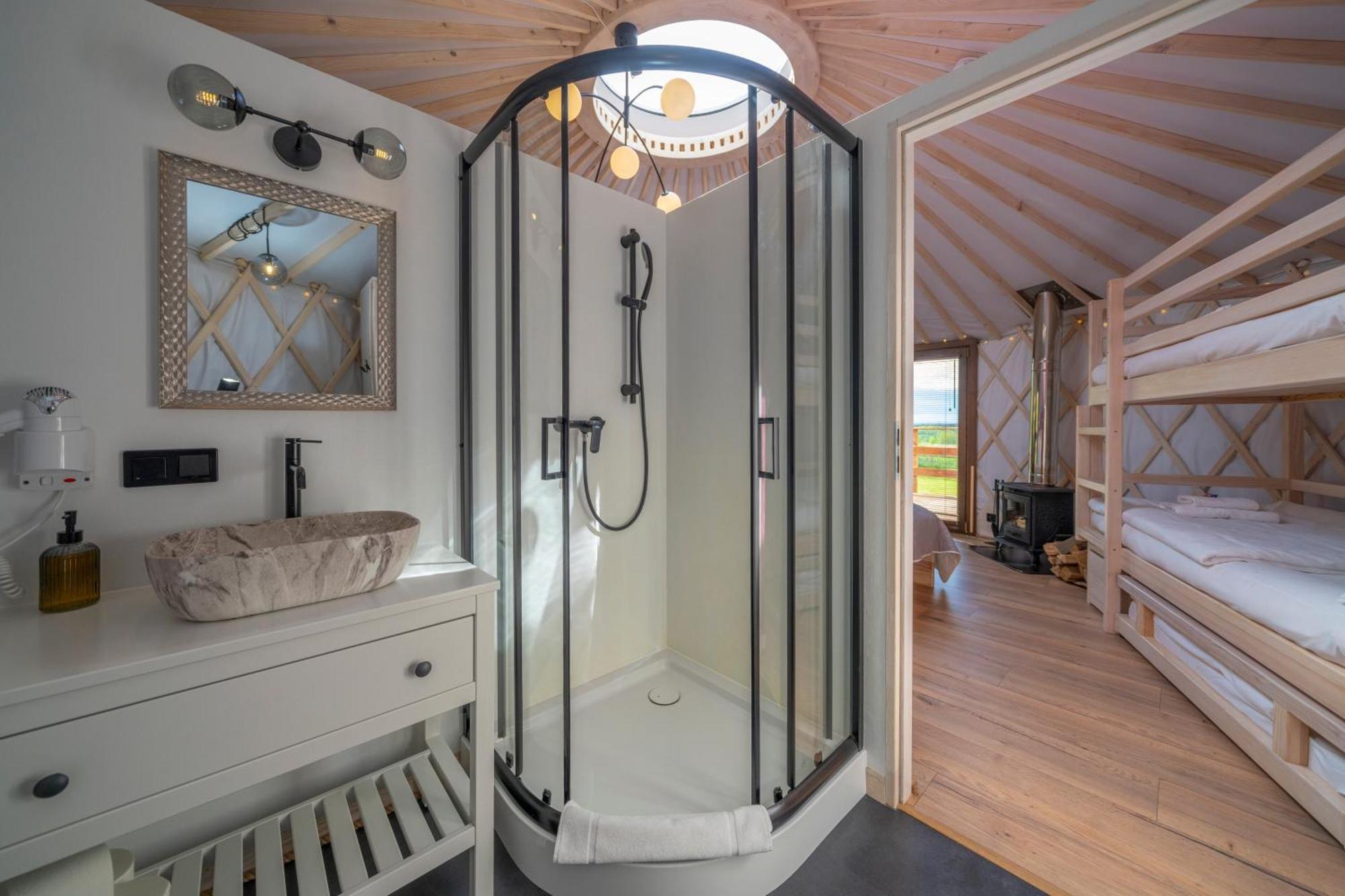 Dom W Domu - Izera Glamping Bed and Breakfast Gajowka  Værelse billede