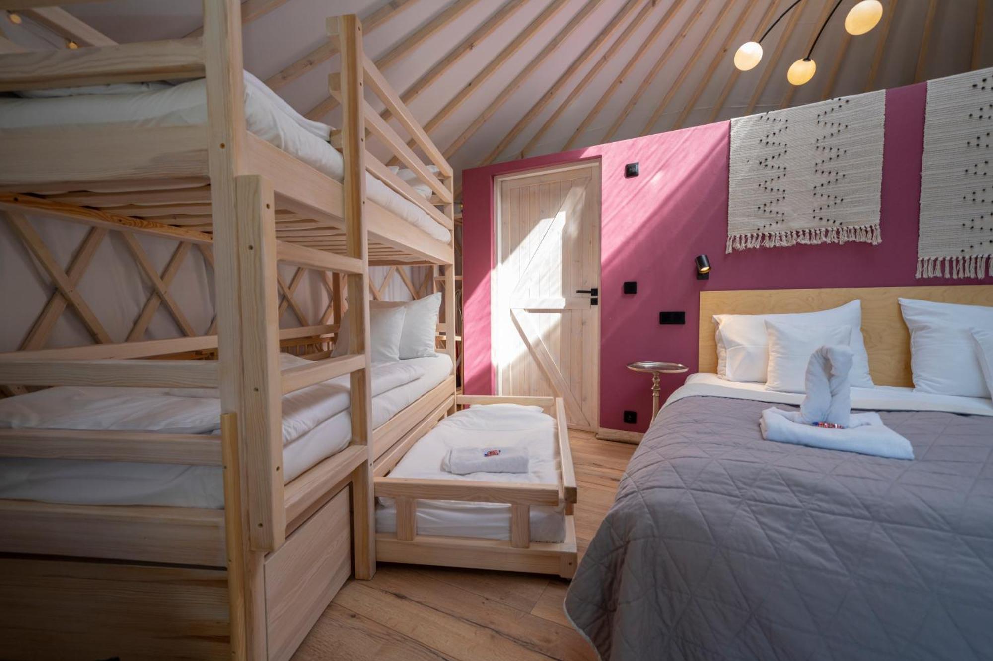 Dom W Domu - Izera Glamping Bed and Breakfast Gajowka  Værelse billede